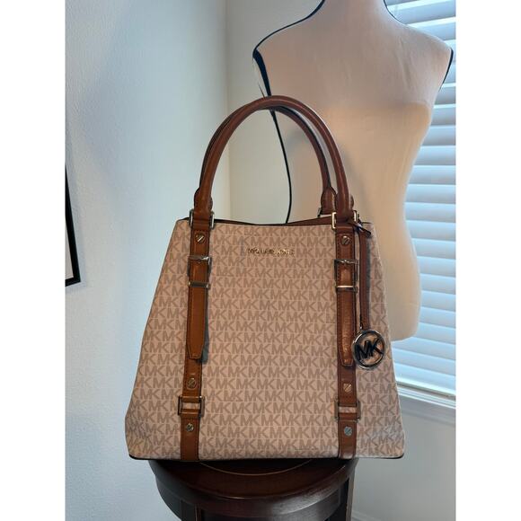 Michael Kors Bedford Legacy Lg Tote Bag Vanilla /Brown Leather trim GoldHardware - Picture 10 of 16